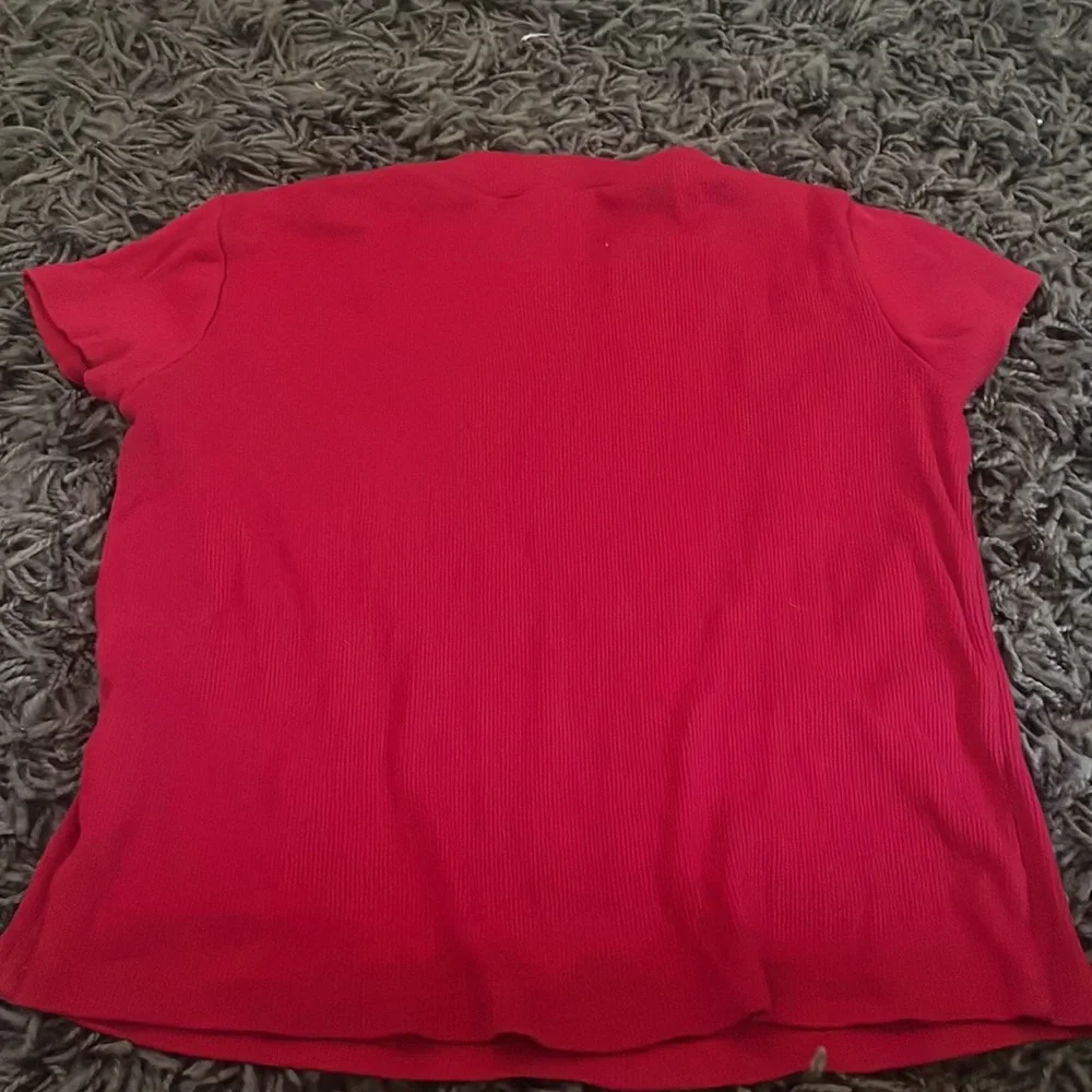 Cute Red Ribbed Top - Picture 2 of 3